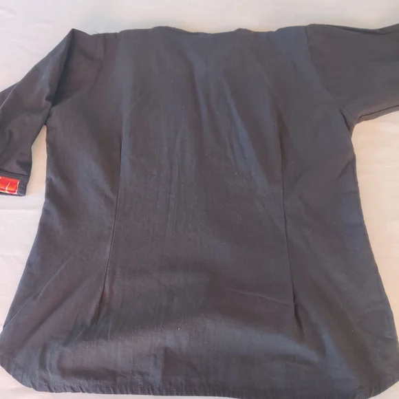 Traditional Mexican Black Blouse with Embroidery Accent - Picture 4 of 7